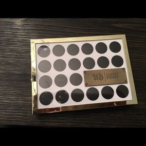 Eye shadow palette